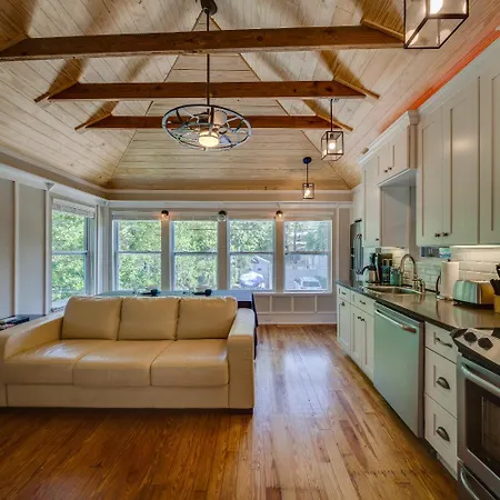 Renovated Romantic Guesthouse Historic Downtown Easy Half Mile Stroll - Beach Only 3 Miles!